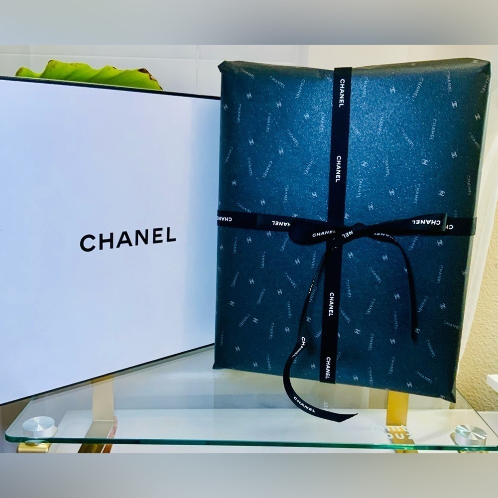 Chanel Ribbon & Gift wrapping paper 18”wide - Vintage Authentic brand new 🎁 - Picture 9 of 10